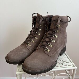 Born Brown Waterproof Ankle Boots – Women’s US 6.5 – Like New